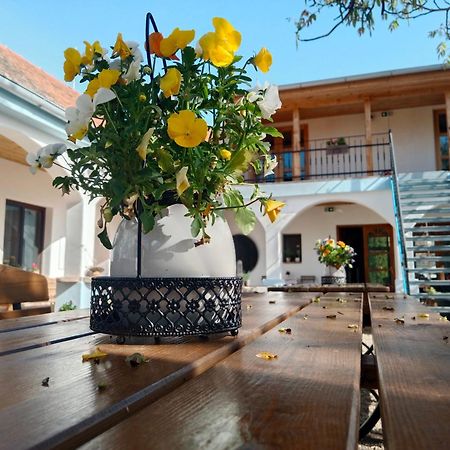 SRDEČNÁ - rodinný penzion a restaurace Novy Prerov Esterno foto