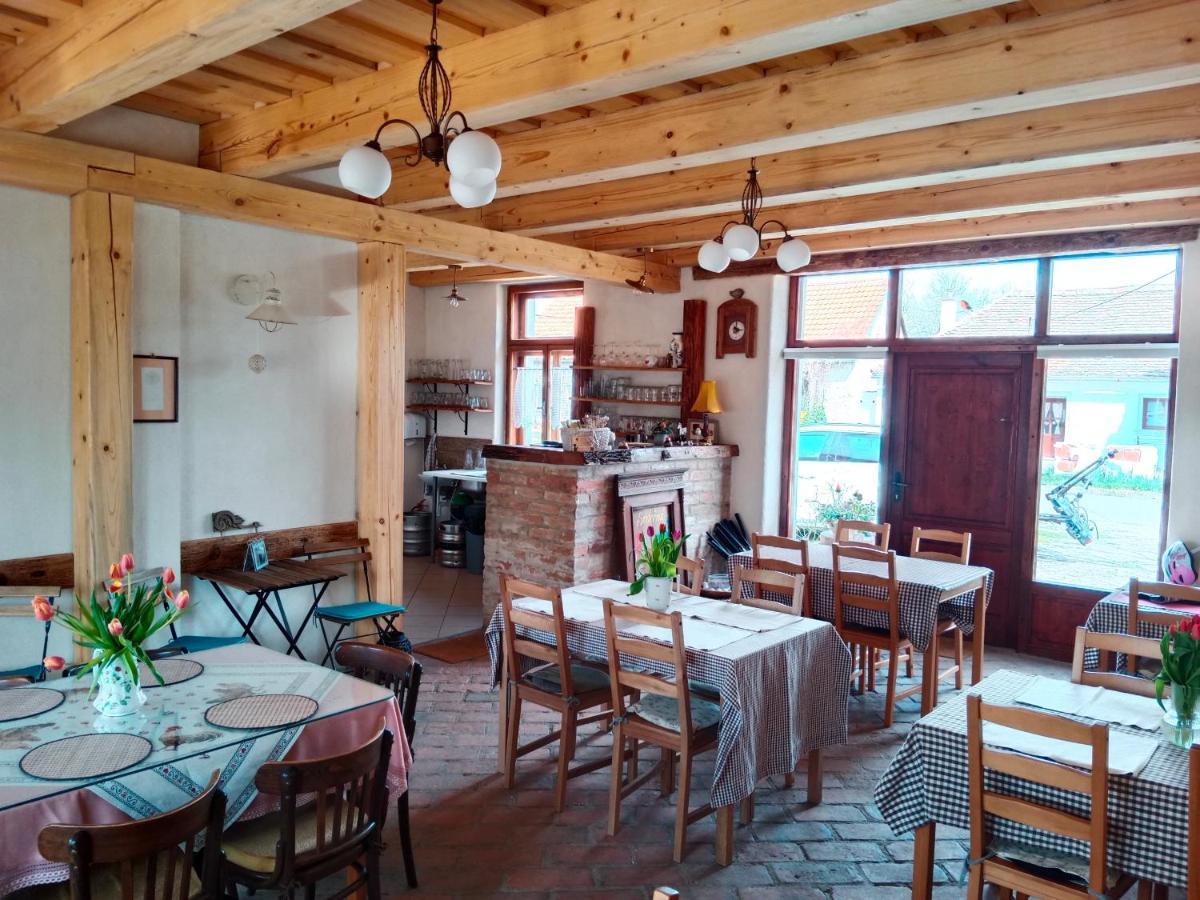 SRDEČNÁ - rodinný penzion a restaurace Novy Prerov Esterno foto